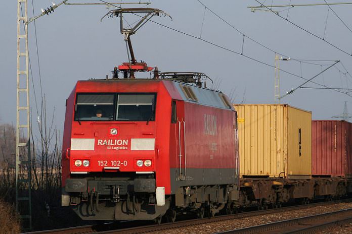 A DB Class 152 locomotive pictured in 2006. Railion is now a part of DB Cargo. Credit: Sebastian Terfloth.