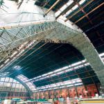 Scaffolding along the roof of the Barlow train shed at St Pancras International station to enable workers to repair and refurbish the roof. Credit: Bechtel.