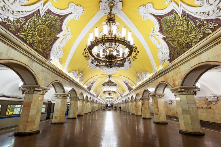 metro-station-Komsomolskaya-in-Moscow-Scallger-768x512.jpg