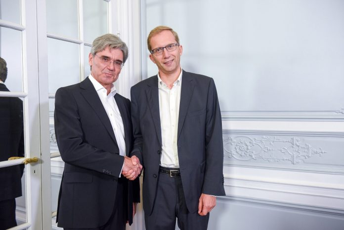 L-R: Siemens CEO Joe Kaeser and Alstom CEO Henri Poupart-Lafarge pictured in September 2017 after the two companies signed a memorandum of understanding to merge. Photo: Siemens.