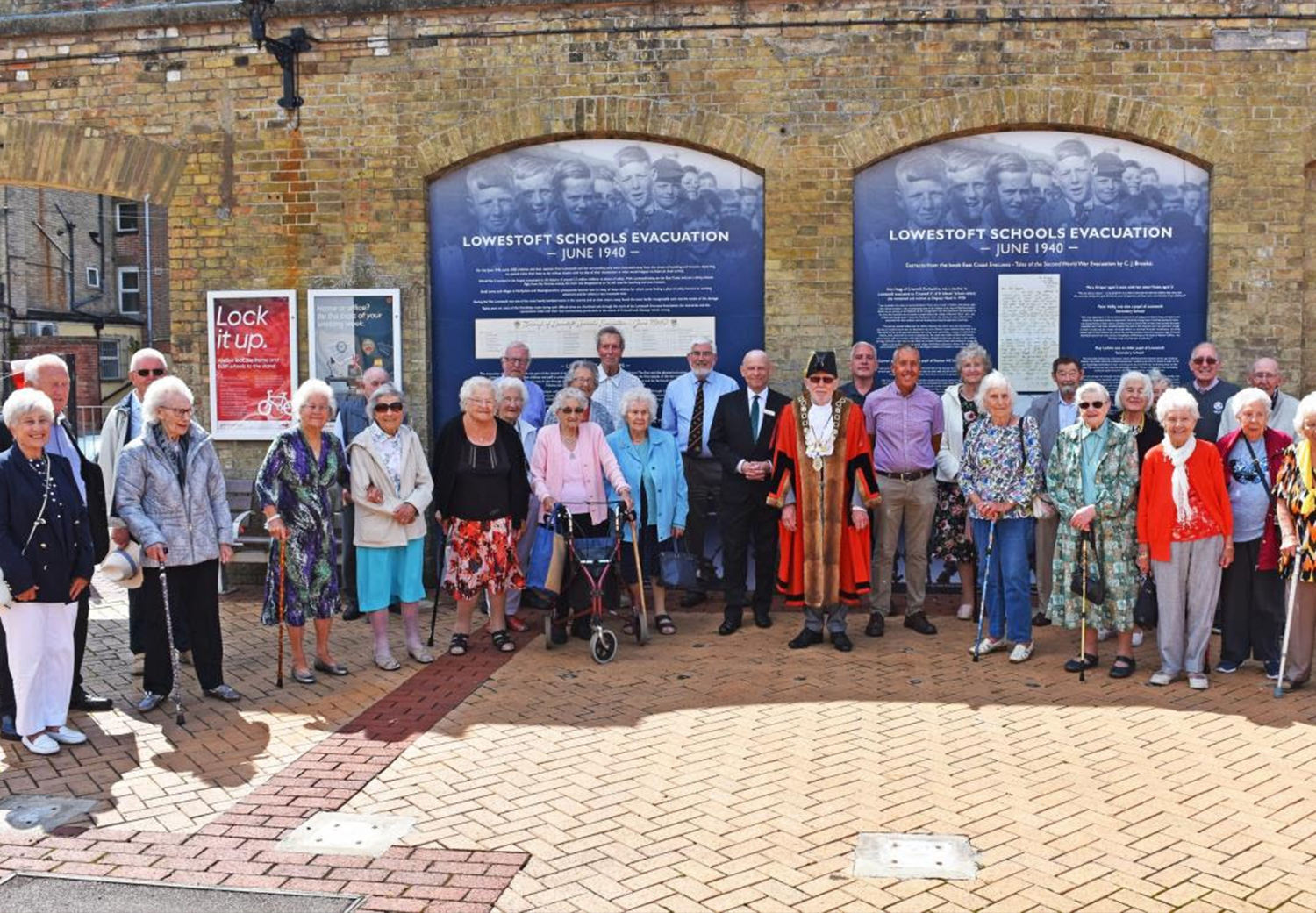 Memories of wartime evacuation unveiled at Lowestoft Railway Station