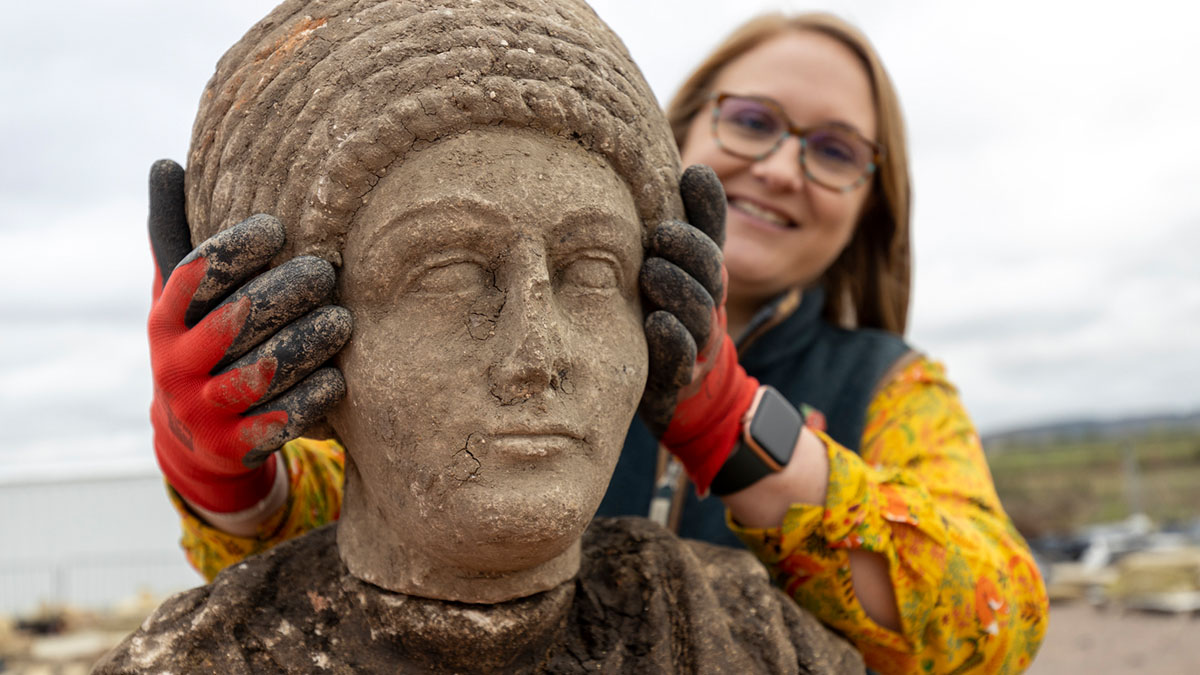 Incredible rare Roman statues found in HS2 dig Rail UK