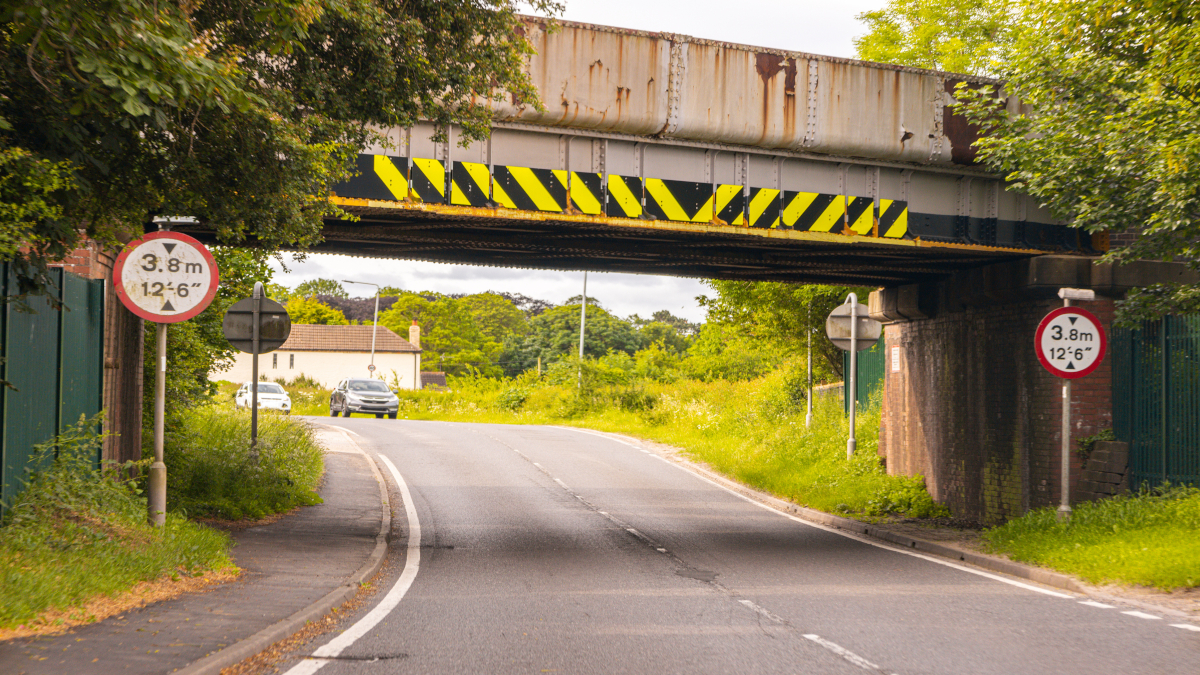 Network Rail reveals moststruck rail bridges and urges lorry drivers