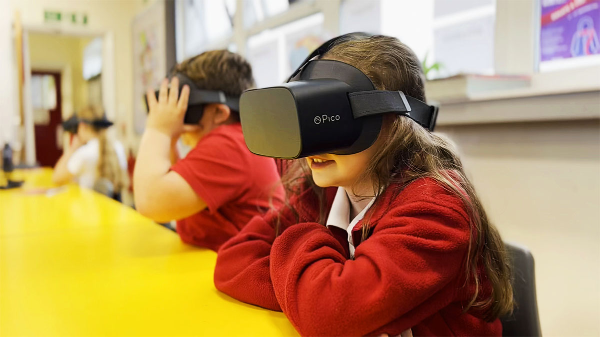Virtual reality headsets teach children about railway safety Rail UK