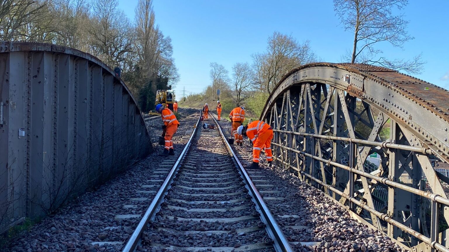 Network Rail engineers work around the clock to repair Nuneham viaduct