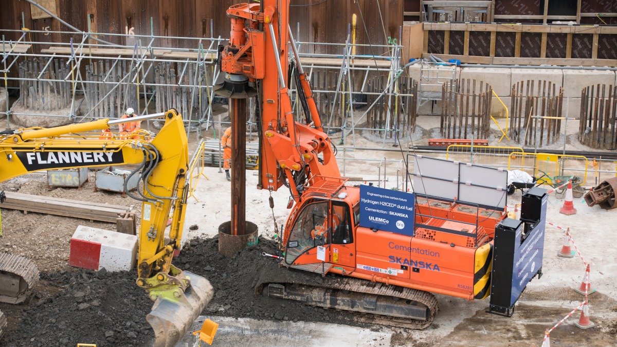 HS2 trials dual-fuel piling rig on London site - Rail UK