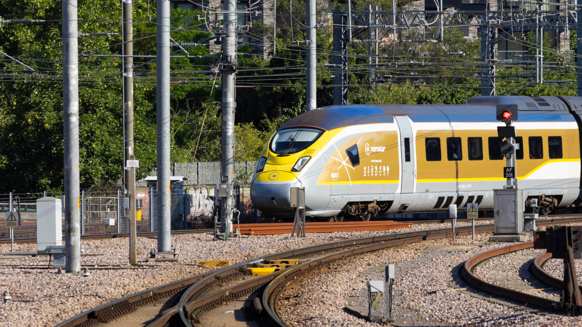 Eurostar unveils Golden Train ahead of Paris 2024 Olympics Rail UK