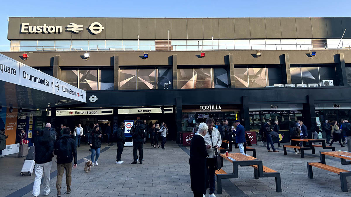 London Euston Passengers Reminded To travel Either Side This Easter London Euston Passengers Reminded To travel Either Side This Easter