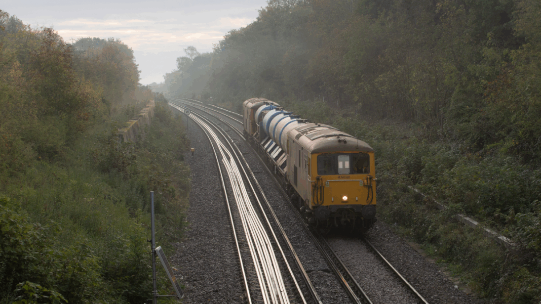Network Rail signs new deal to keep tracks clear in autumn and winter ...
