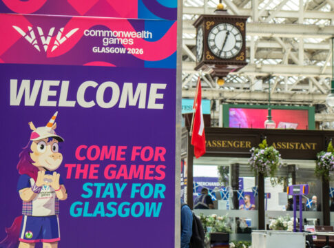 Commonwealth nations arrive at Glasgow Central on opening days of Games