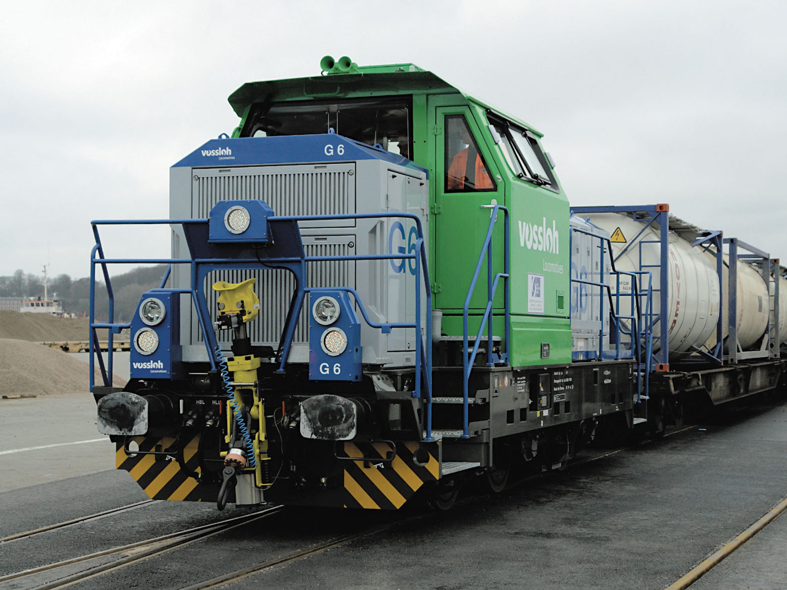 Hold at least 130 ton. Тепловозы Vossloh. Vossloh locomotive in Germany. Vossloh w30. CRRC locomotives for Uzbekistan.